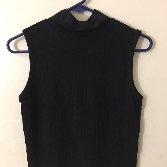 Black crop top - Picture 3 of 3